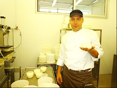 代表取締役シーム  ライネル  チーズ職人、パティシエ
